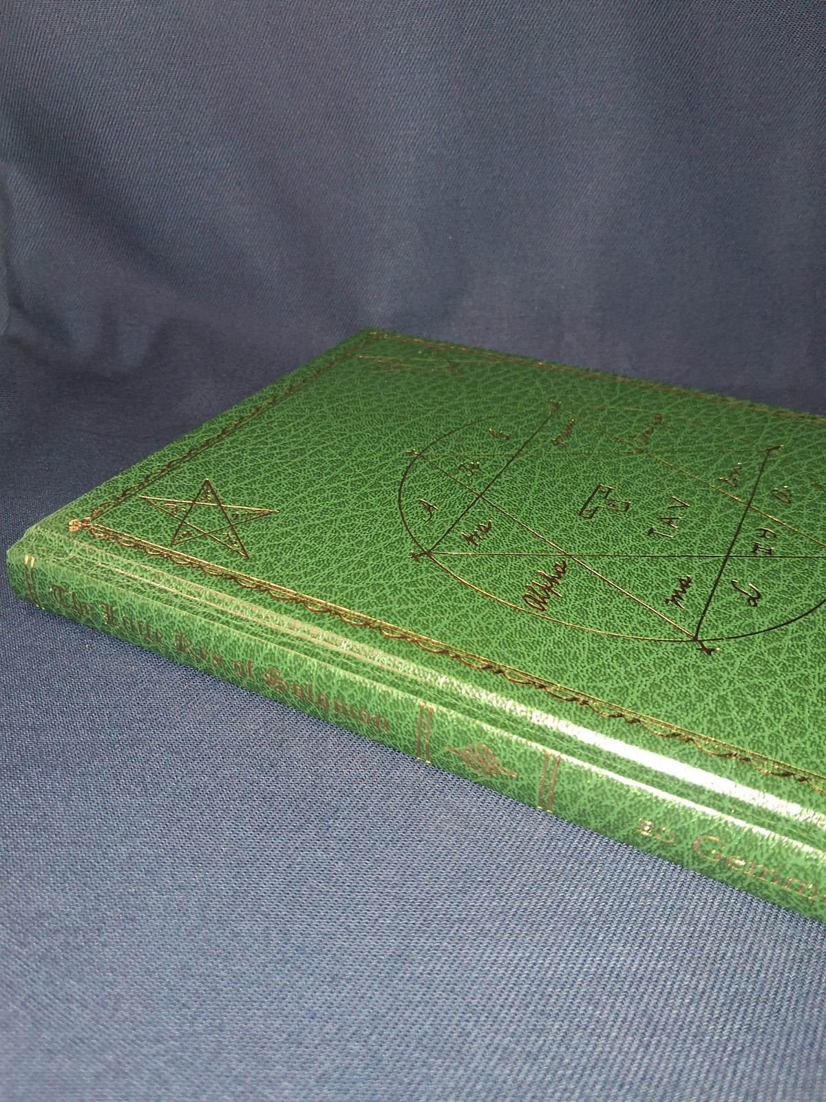 Lemegeton Clavicula Salomonis – The Little Key of Solomon  Edited by Gemma Gary